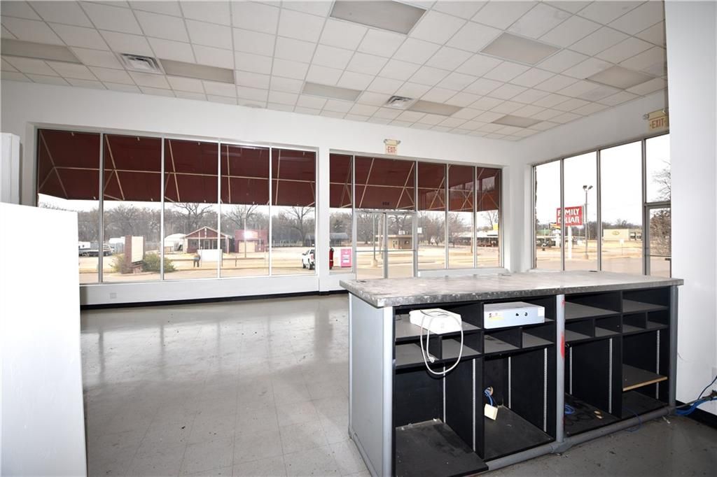 Tire Center & Family Dollar: 820 S Division Street, Guthrie, OK 73044